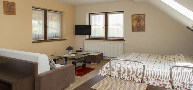 Priestranný Hnedý apartmán s oddelenou spálňou a obývačkou