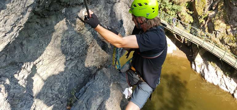 Bez náročného výcviku a tréninků, zažijete pocit, jaký se dostává zkušeným horolezcům