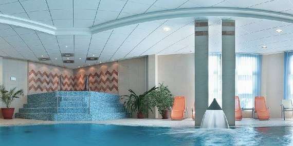 Wellness Hotel Rubin**** v klidné zelené části Budapešti s bazénem, ​​vířivkou a spoustou saun/Maďarsko - Budapešť