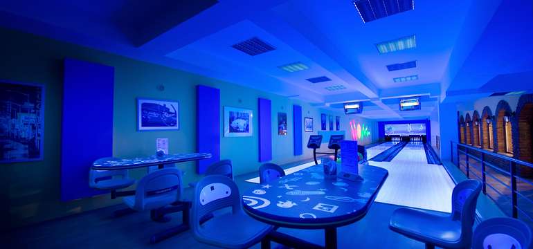 V Grand Hotelu*** Třebíč můžete svého soutěžního ducha probudit při hře bowlingu