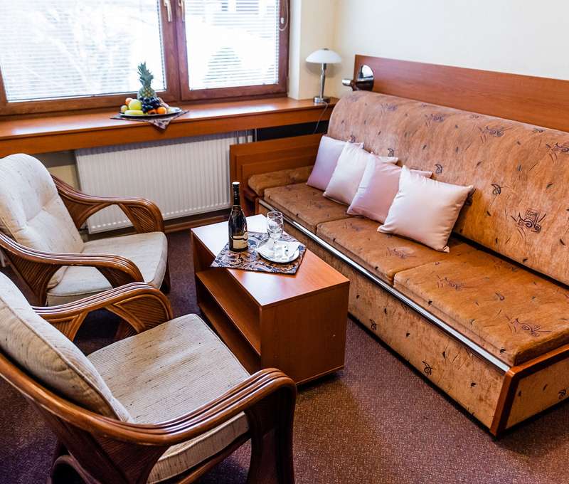 Apartmány hotela Áčko*** sú zložené zo spálne (s manželskou posteľou) a obývačky