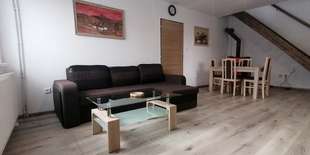 Na prízemí sa nachdáza obývačka