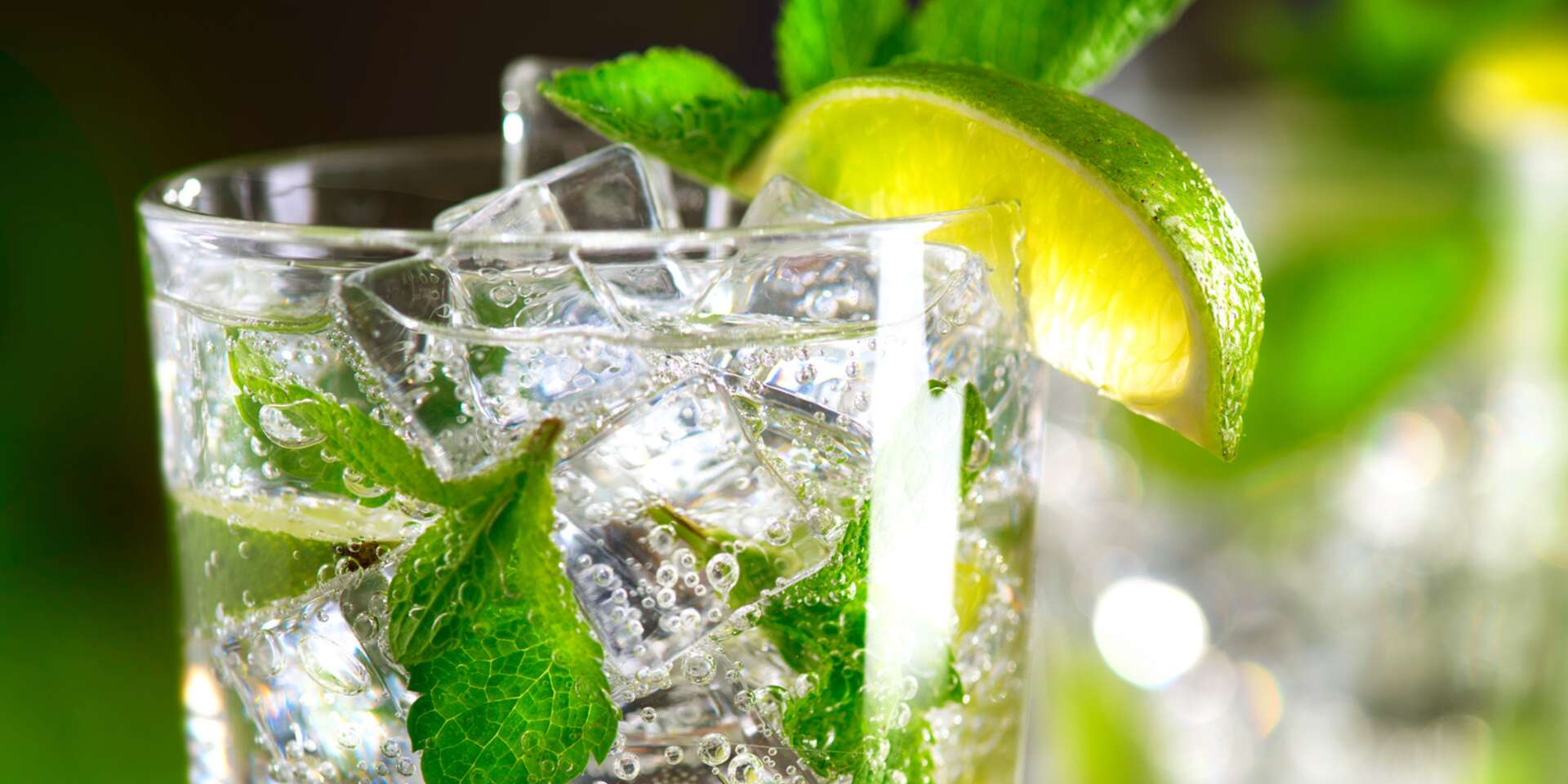 Мохито коктейль дома безалкогольный рецепт. Mojito Cocktail. Мохито коктейль. Мохито фон. Коктейль Мохито безалкогольный Сочи.