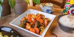 450 g zelenina na pare so sladkokyslou omáčkou