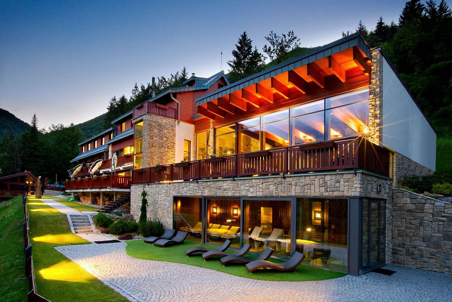 Dokonalý relax vo wellness centre hotela Rozsutec*** s bazénom, 4 saunami a výhľadom na Malú Fatru