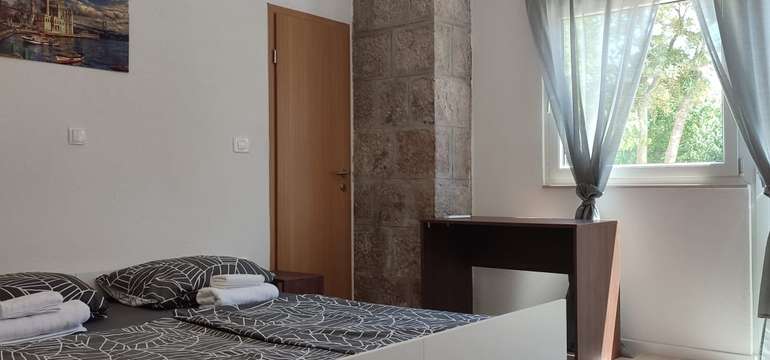Ubytovanie je možné v 2-lôžkových, 3-lôžkových a 4-lôžkových izbách 