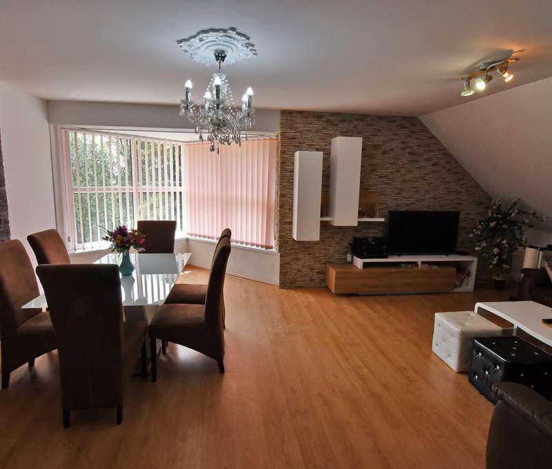 Ubytovanie vo veľkom hornom apartmáne s 3 spálňami (6+1)