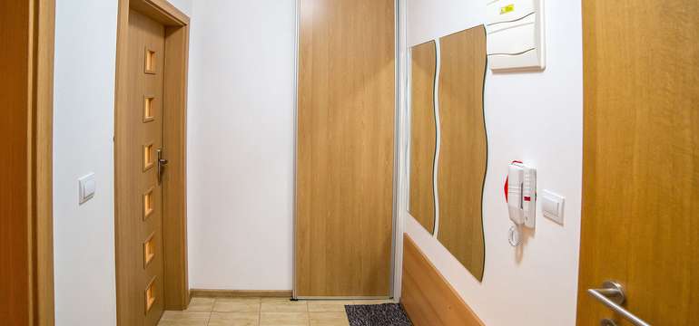 Apartmán disponuje zároveň predsieňou