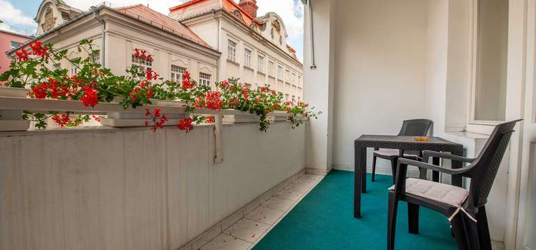 Posedieť si môžete aj na príjemnom balkóne