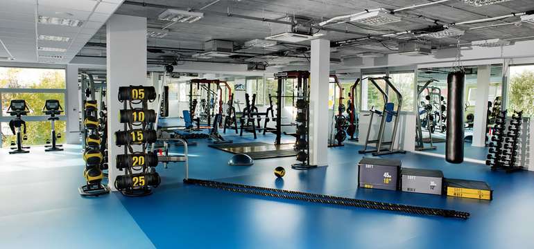 Silová zóna v novootvorenej rehabilitačnej klinike ReFit clinic