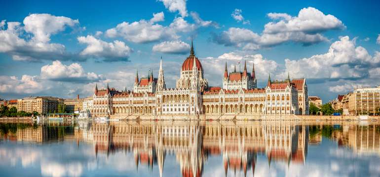 Hotel má výbornou polohu se snadnou dostupností do centra Budapešti