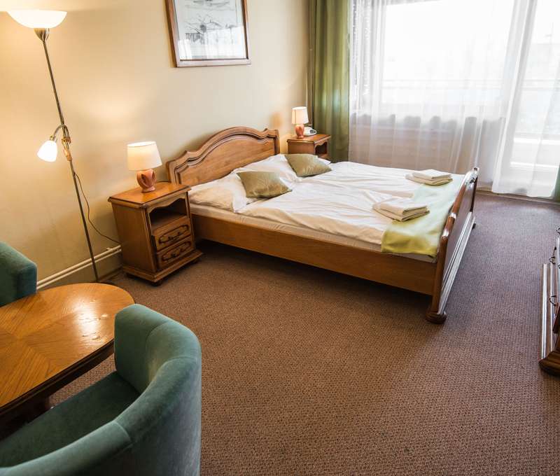 Hotel Satelit*** sa nachádza v centre kúpeľného mesta Piešťany