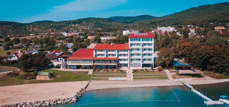 Hotel Glamour**** s výhľadom na Zemplínsku šíravu