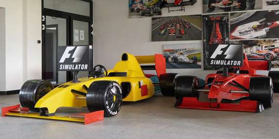 DOUBLE RED CARS MUSEUM - najväčšie automobilové múzeum v srdci Európy: objavte svet automobilových legiend/Brezno