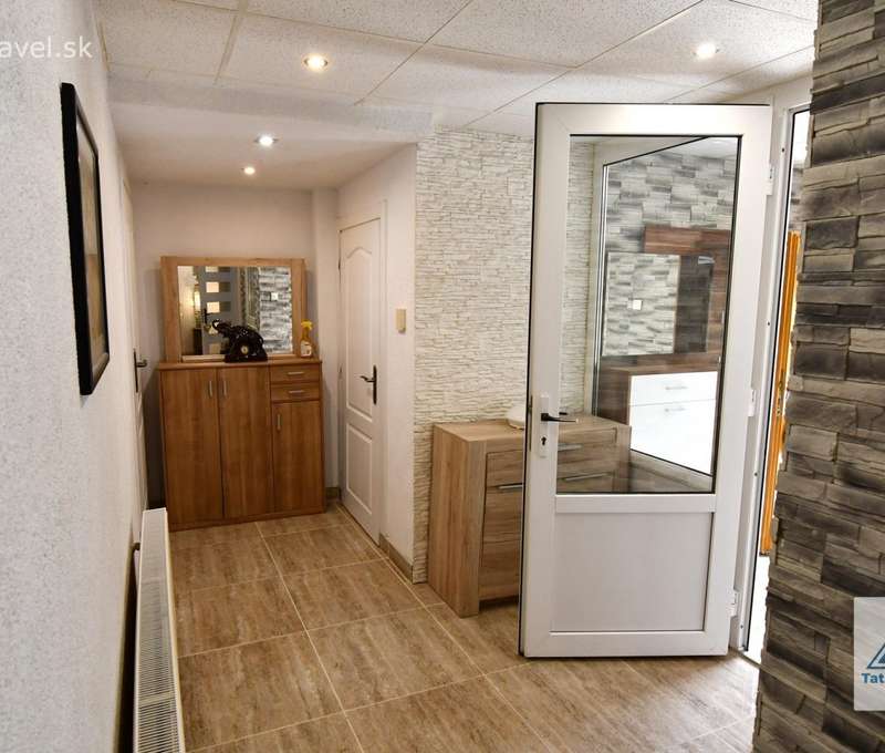 Ubytovanie v spodnom apartmáne DELUXE s 2 spálňami
