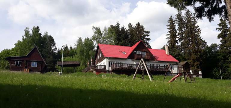 Ubytovaní budete v bungalove s vlastným sociálnym zariadením