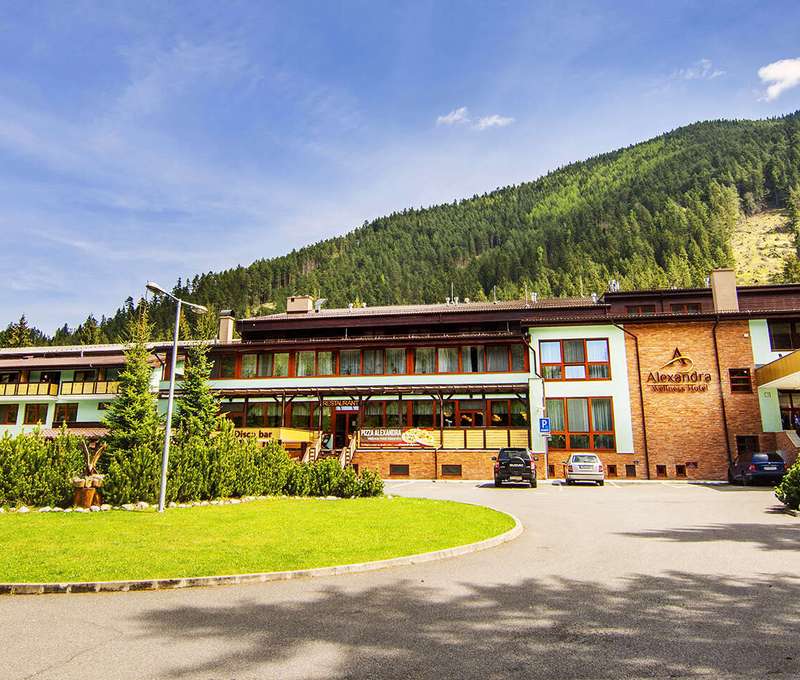ALEXANDRA WELLNESS HOTEL*** sa nachádza v krásnom a tichom horskom prostredí Jánskej doliny