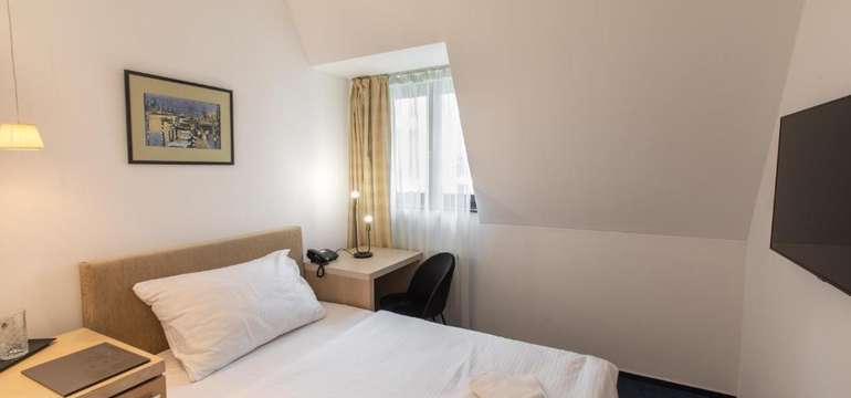 Hotel Villa Nečas****, ubytovanie v štandardnej jednolôžkovej izbe