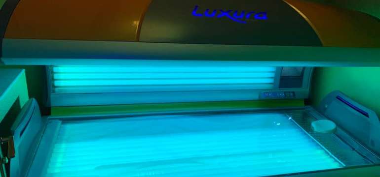 Vertikálne solárium LUXURA V5 s VibraSystémom