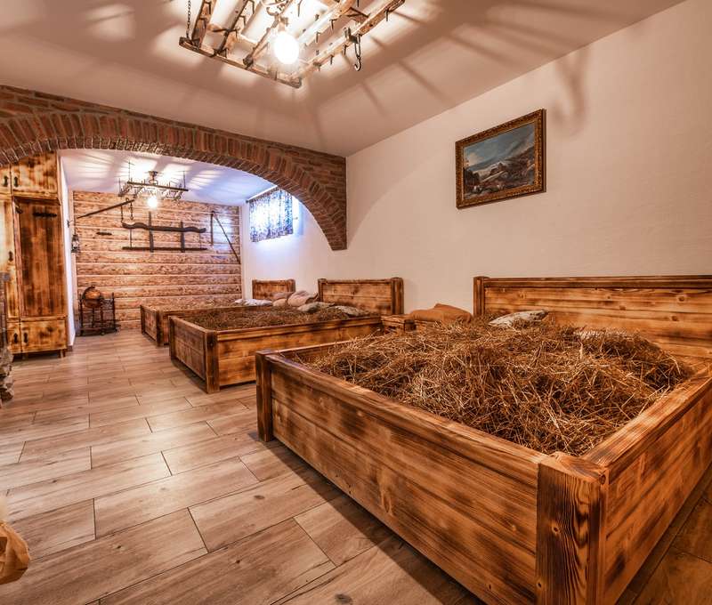 Pivné kúpele sú jednou z procedúr vo wellness centre Zbojníckej koliby