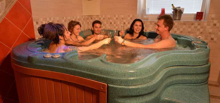Vstup do hotelového relaxačného centra - sauna, vírivka a masáž