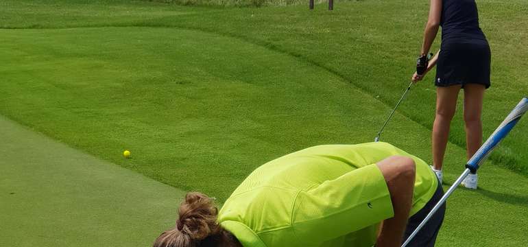 Intenzívny víkendový golfový kurz v Golf Club Welten v Báči