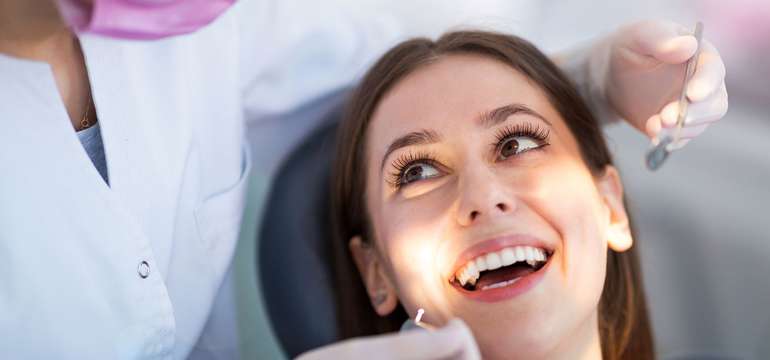 Dentálna hygiena s pieskovaním alebo implantologická konzultácia + CT vyšetrenie