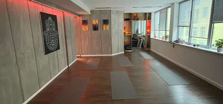 Priestory Yoga Gallery