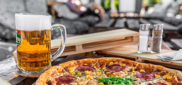 Veľké pivo k pizzi
