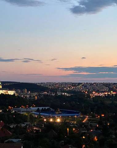 Najkrajšie výhľady na panorámu mesta Nitra a romantické západy slnka