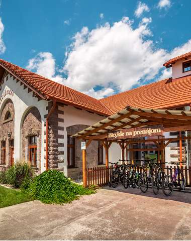 Priamo v Masarykovom dvore si môžete požičať bicykle