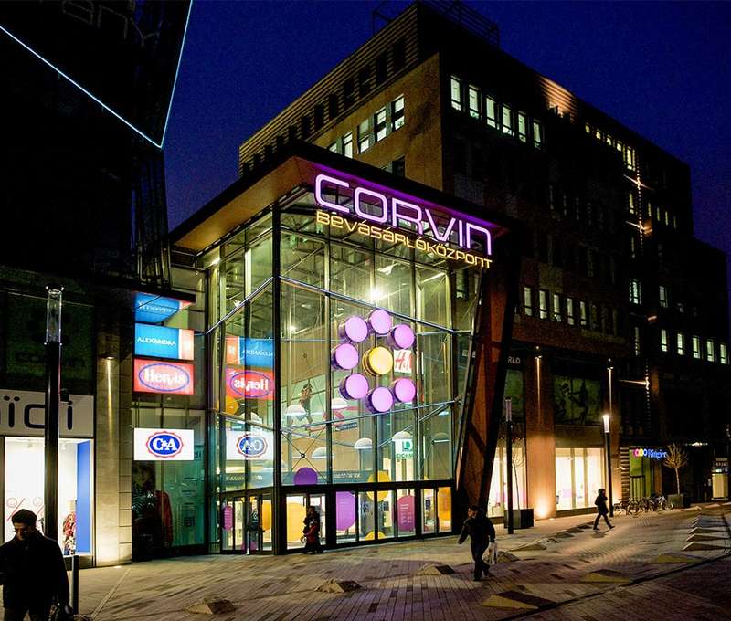 Obchodní centrum Corvin budete mít blízko