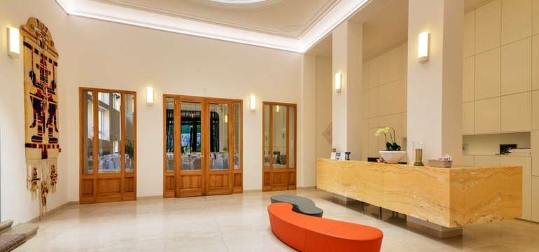 HOTEL LEV***