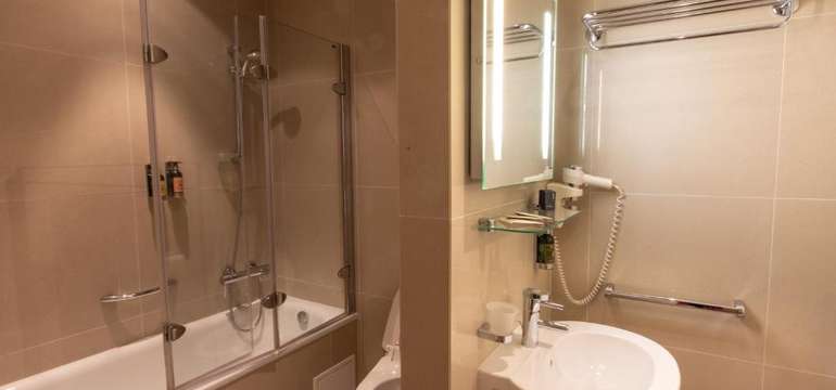 Hotel Villa Nečas****, ubytovanie v trojlôžkovej izbe