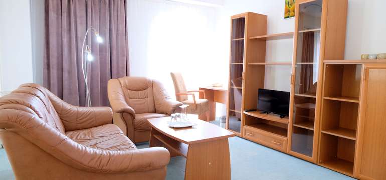 Apartmán s obývacou časťou a veľkou vaňou