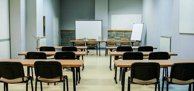 Konferenčná miestnosť v horskom hoteli Rysy v Poľsku