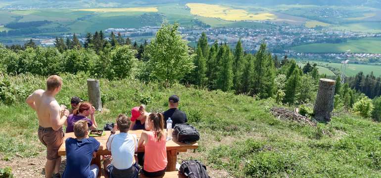 Fačkov leží na pomedzí dvoch pohorí - Strážovské vrchy and Malá Fatra
