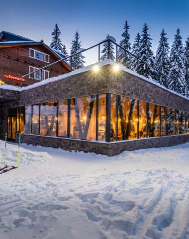 Tree House je súčasťou areálu legendárneho hotela Björnson