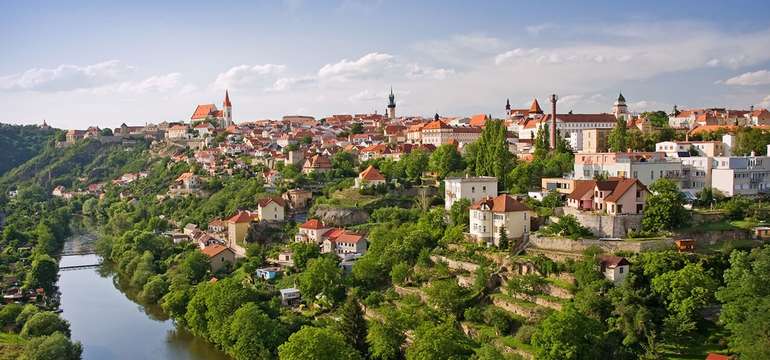 Znojmo je mesto na juhu Moravy s pôsobivým historickým centrom