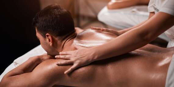 Romantické chvíle na párovej masáži – objatie kokosovým olejom a omamnou vôňou v Sky Ban Pai Thai/Bratislava – Staré Mesto