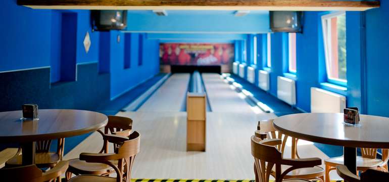  Hotel Podjavorník  má 2 bowlingové dráhy priamo v hoteli