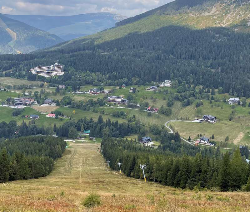 Krkonoše jsou oblíbeným místem k trávení dovolené v jakémkoli ročním období