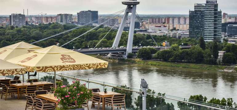 Výhľad z terasy Restaurant Parlament 