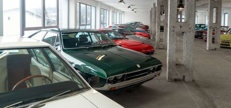 DOUBLE RED CARS MUSEUM: Najväčšie automobilové múzeum v strednej Európe!