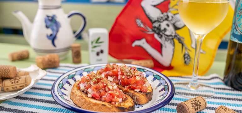 1x 120 g bruschetta – opečený chlieb, paradajky, červená cibuľka, olej, soľ, oregano