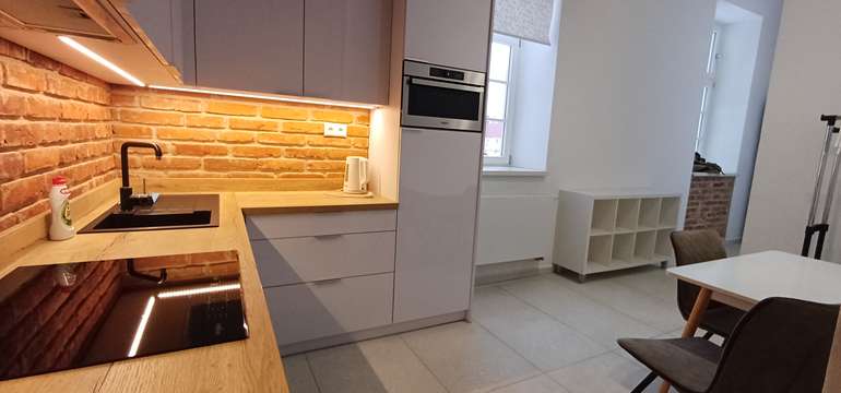 DVOJÚROVŇOVÝ APARTMÁN (55 m²)