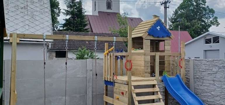 V areáli apartmánov neďaleko hostinca sa nachádza aj detské ihrisko