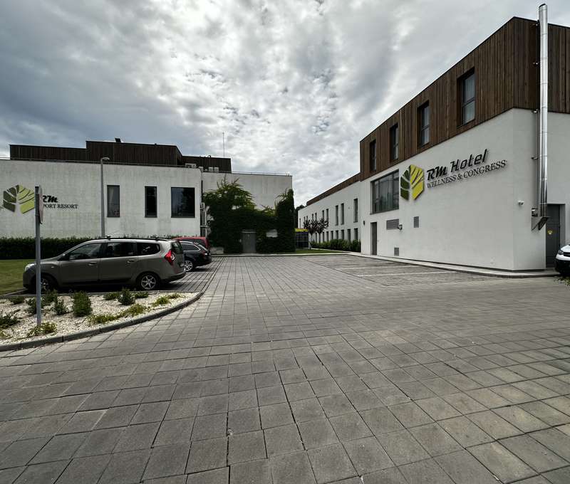 Exteriér RM Hotel Wellness & Congress