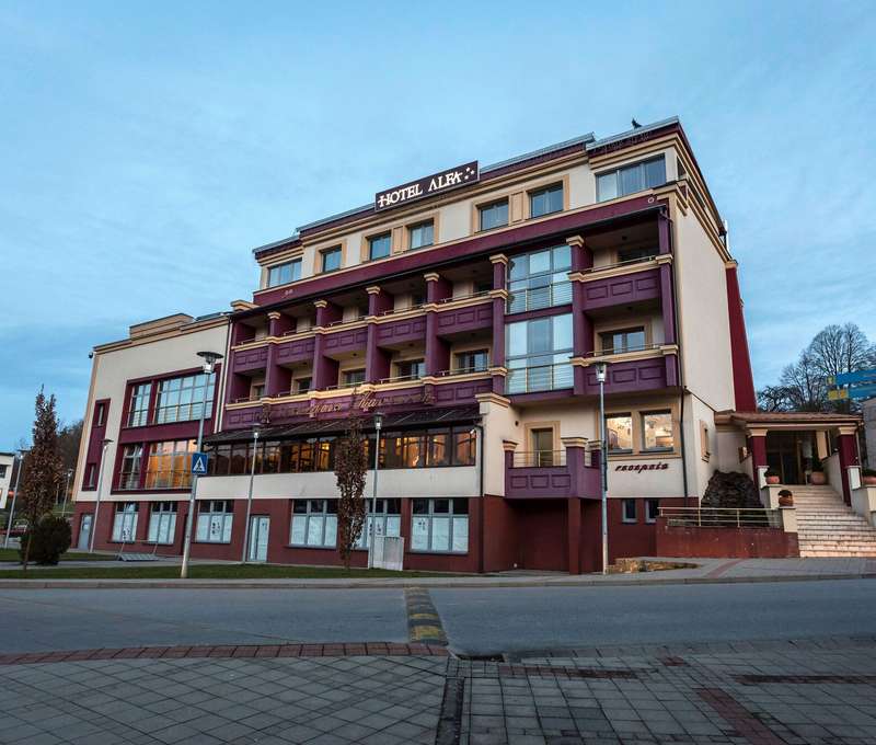 Hotel Alfa je elegantný trojhviezdičkový hotel v centre mesta Giraltovce