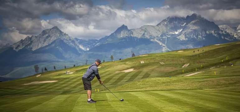Zľava na zapožičanie golfového vybavenia, vstup na tréningové plochy driving range a putting green